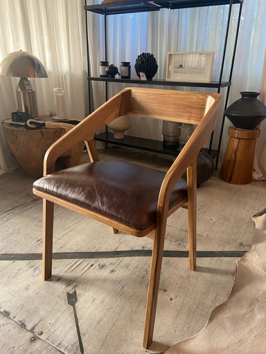 Silla Losla Natural tapizada en cuero